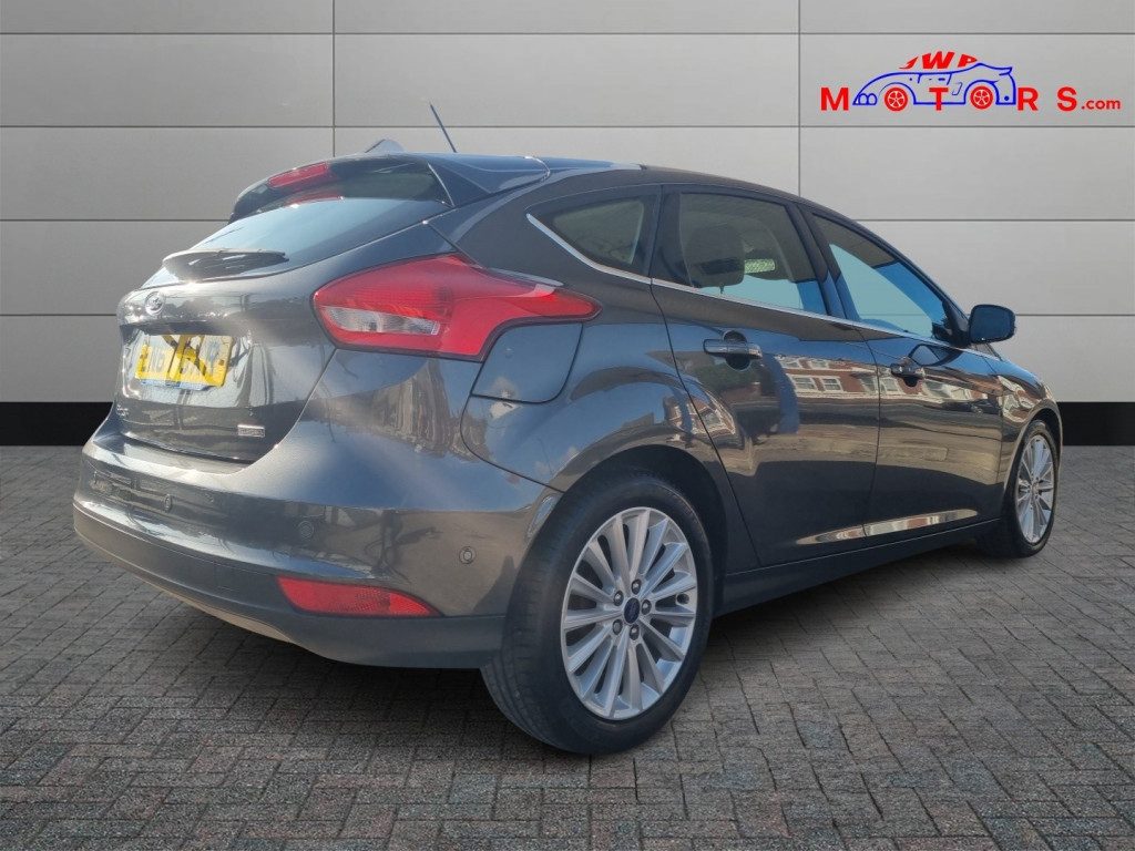 Ford Focus - Image 8