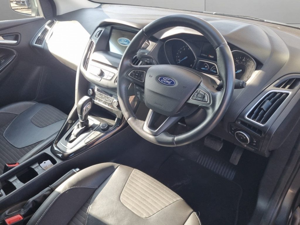 Ford Focus - Image 10
