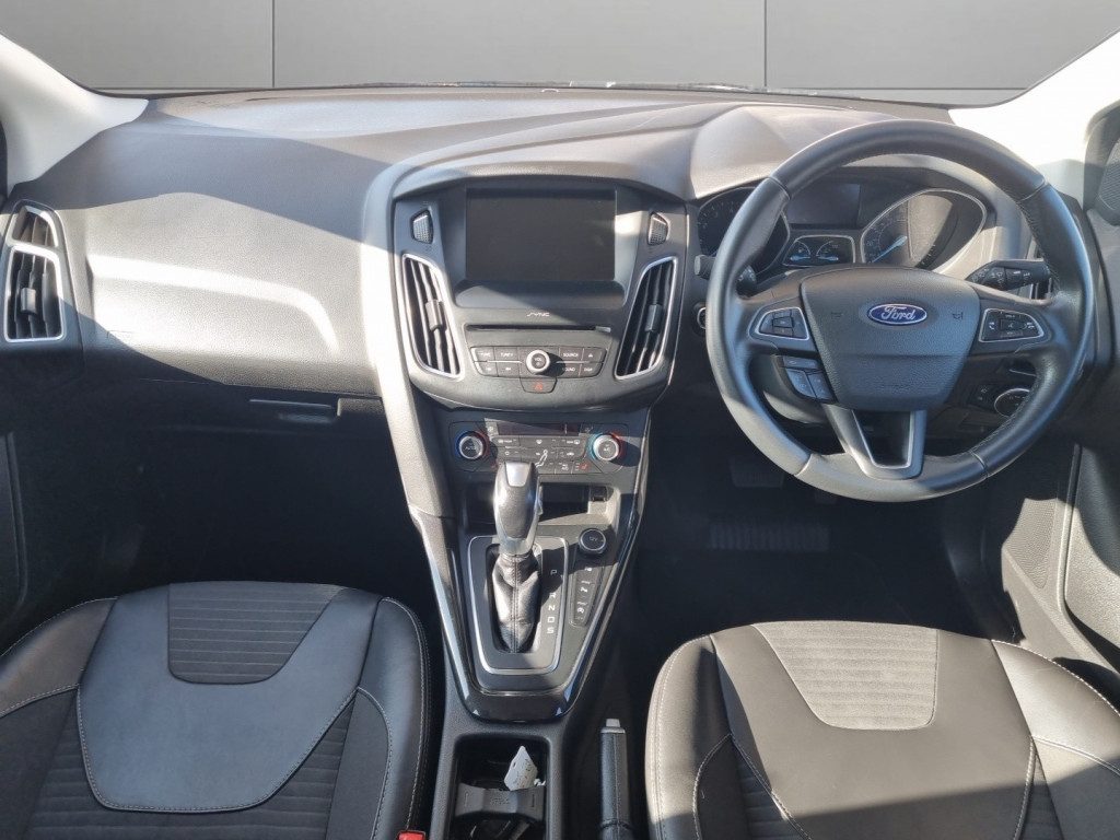 Ford Focus - Image 11