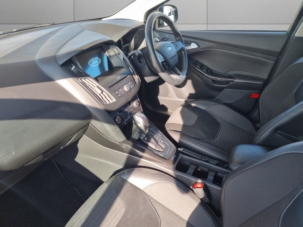 Ford Focus - Image 13