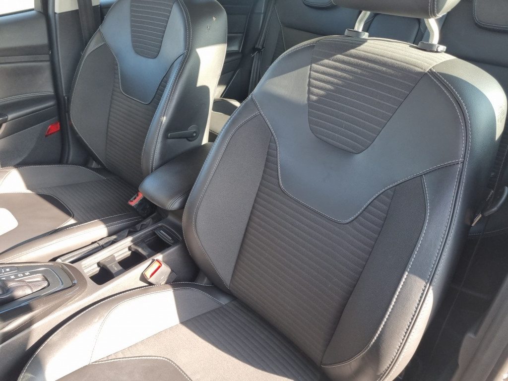 Ford Focus - Image 14