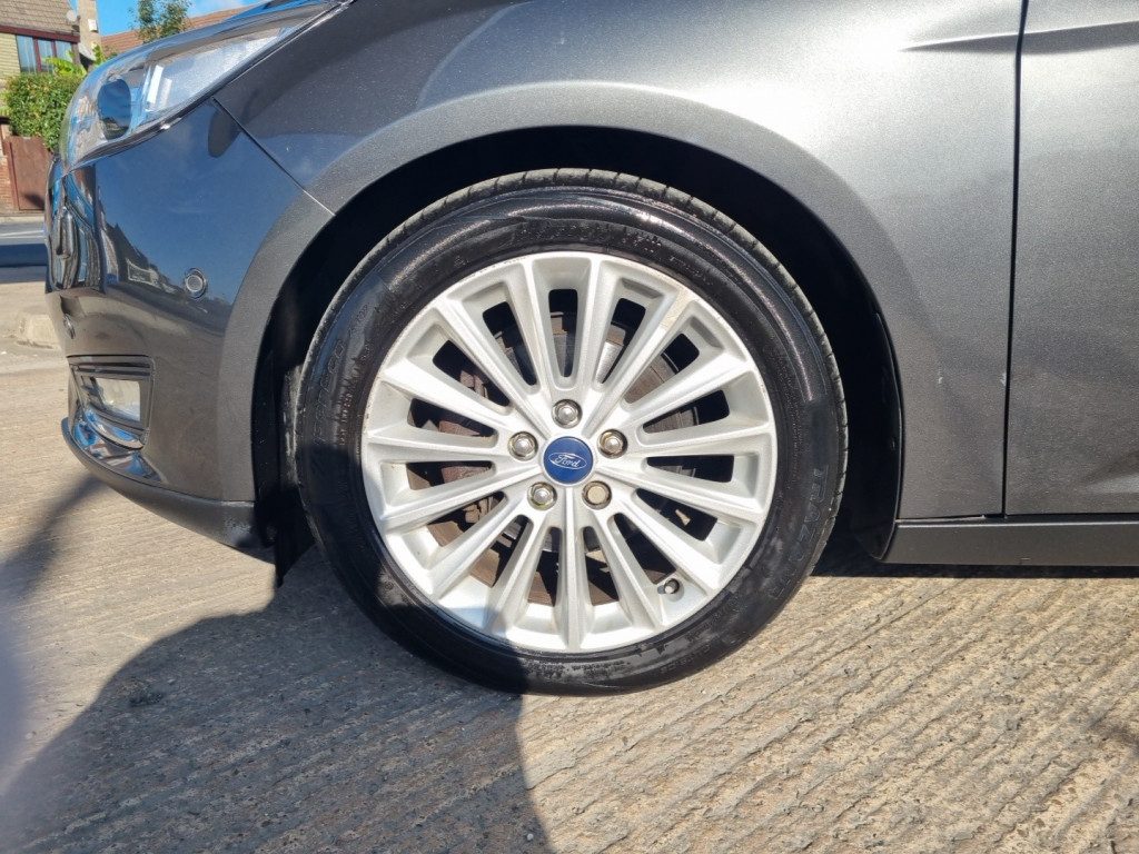 Ford Focus - Image 15