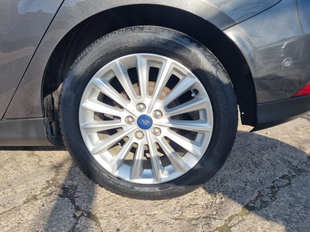 Ford Focus - Image 16