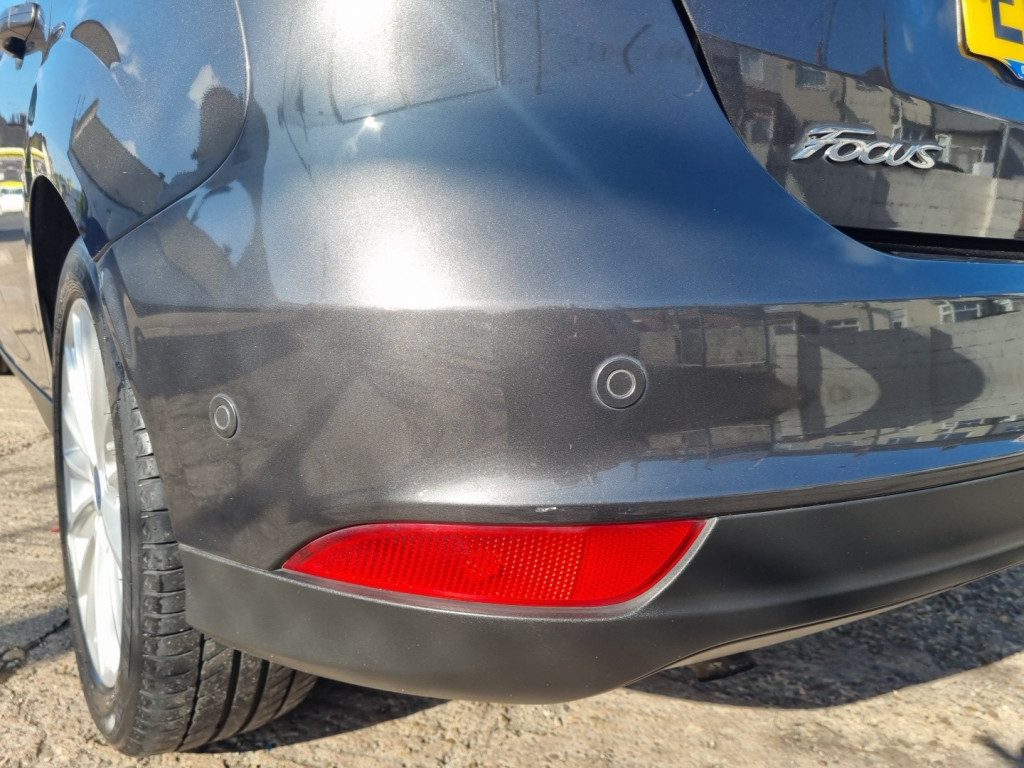 Ford Focus - Image 17