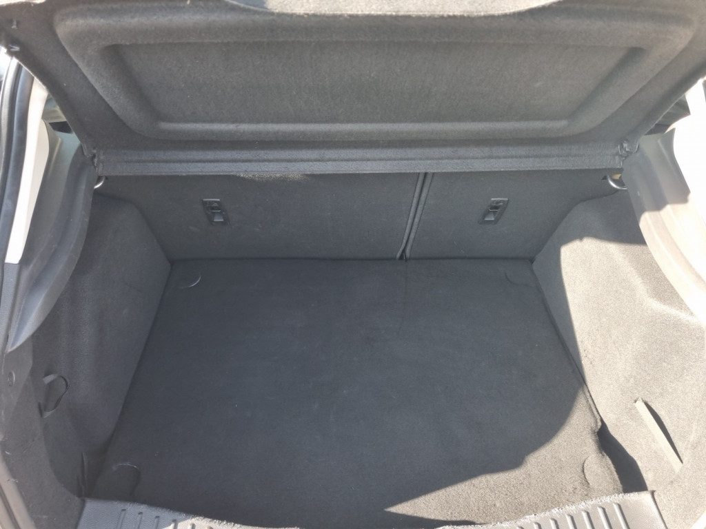 Ford Focus - Image 18