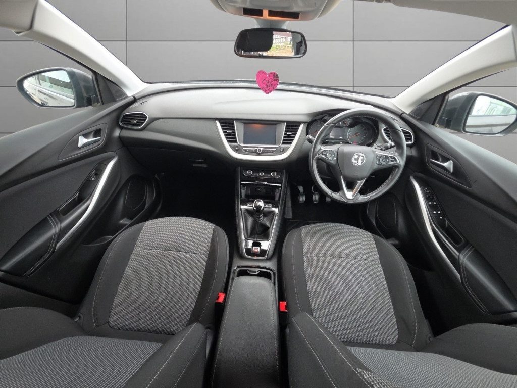 Vauxhall Grandland X - Image 11