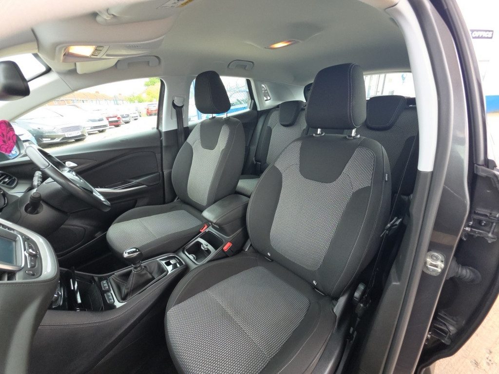 Vauxhall Grandland X - Image 14