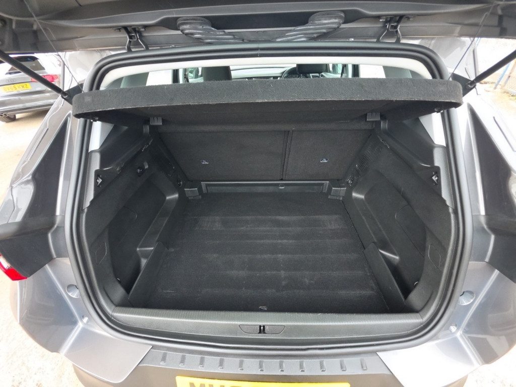 Vauxhall Grandland X - Image 17
