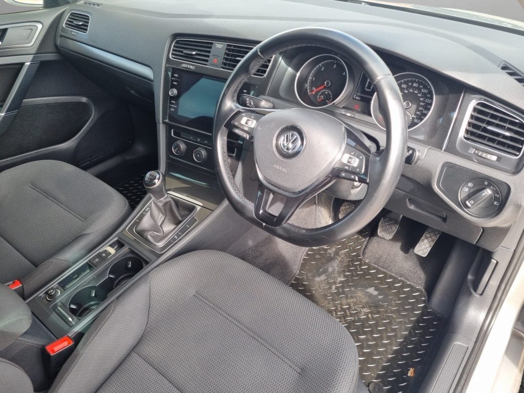 Volkswagen Golf - Image 10
