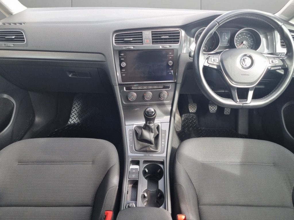 Volkswagen Golf - Image 11