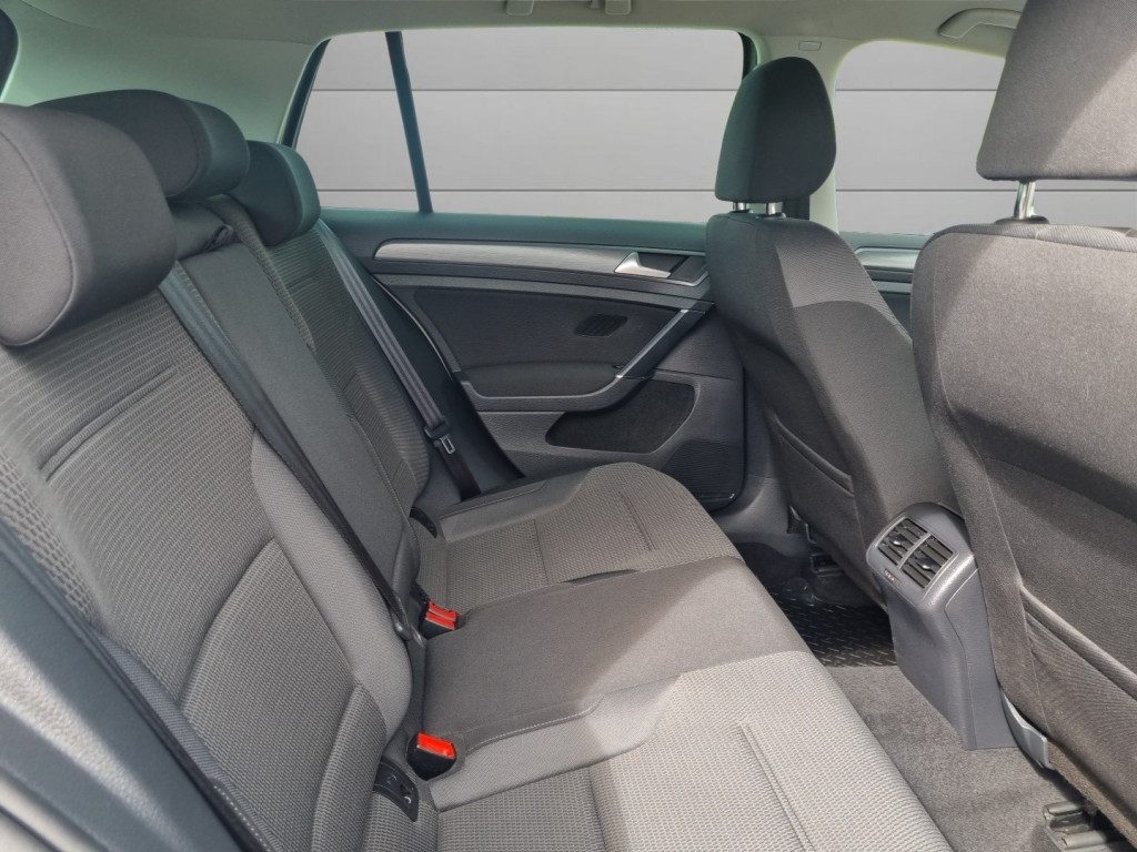 Volkswagen Golf - Image 12