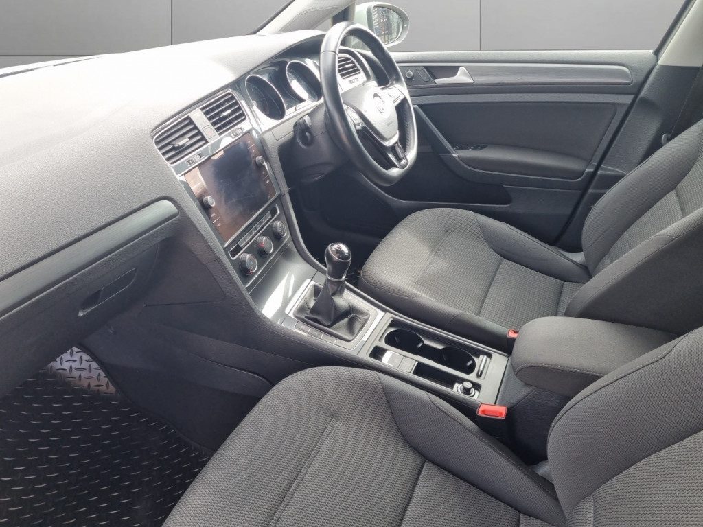 Volkswagen Golf - Image 13
