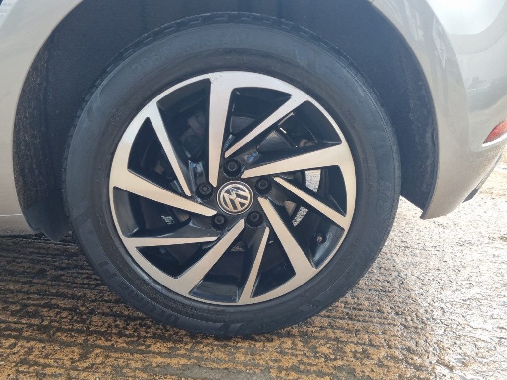 Volkswagen Golf - Image 15
