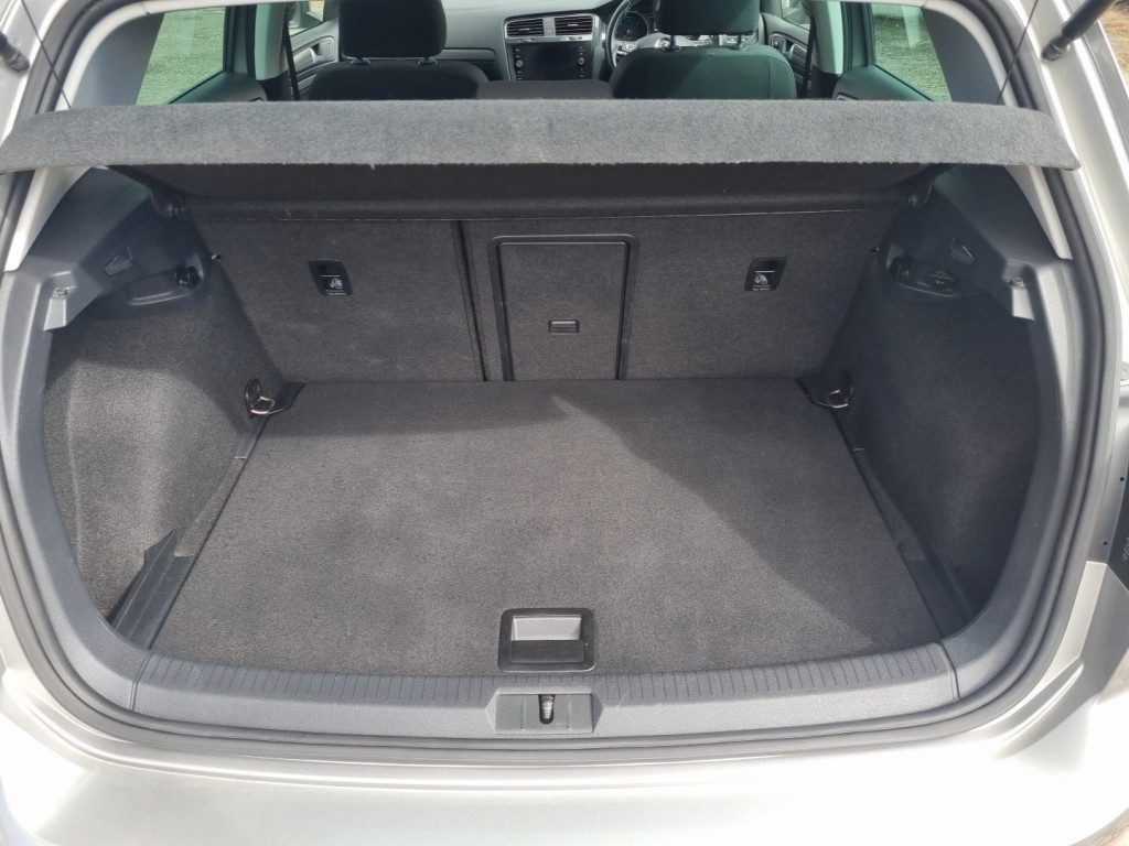 Volkswagen Golf - Image 17