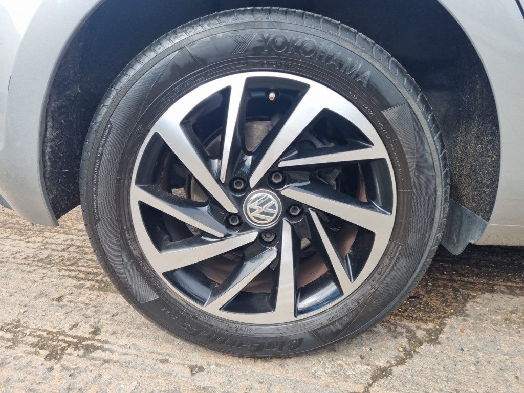 Volkswagen Golf - Image 19