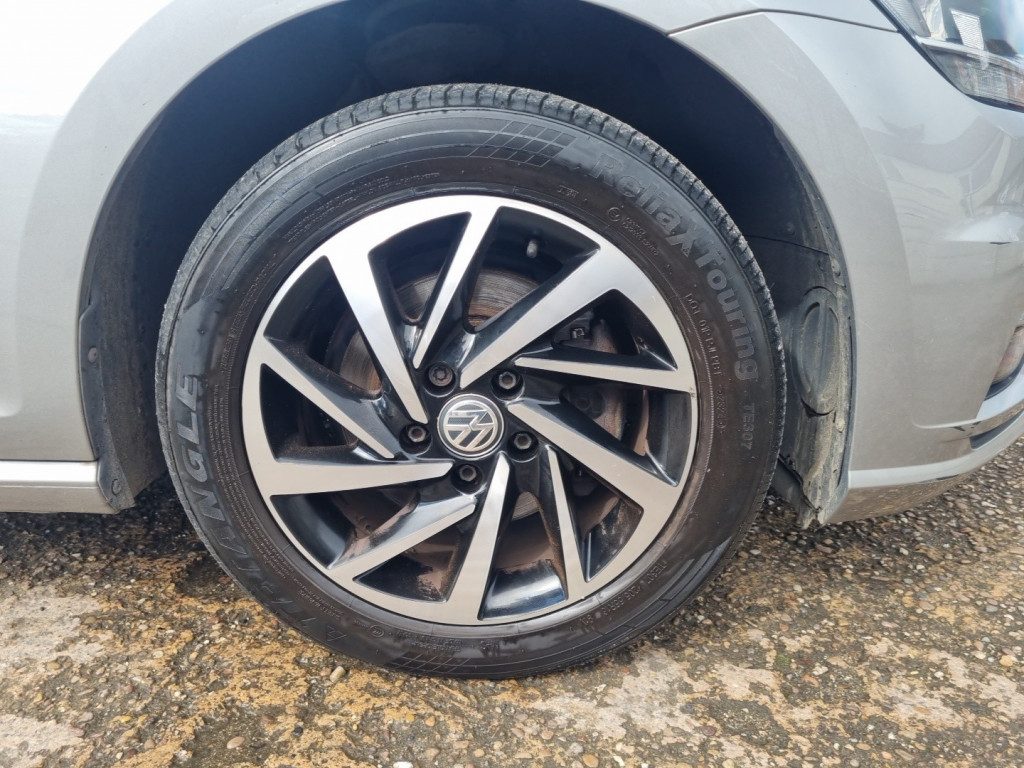 Volkswagen Golf - Image 20