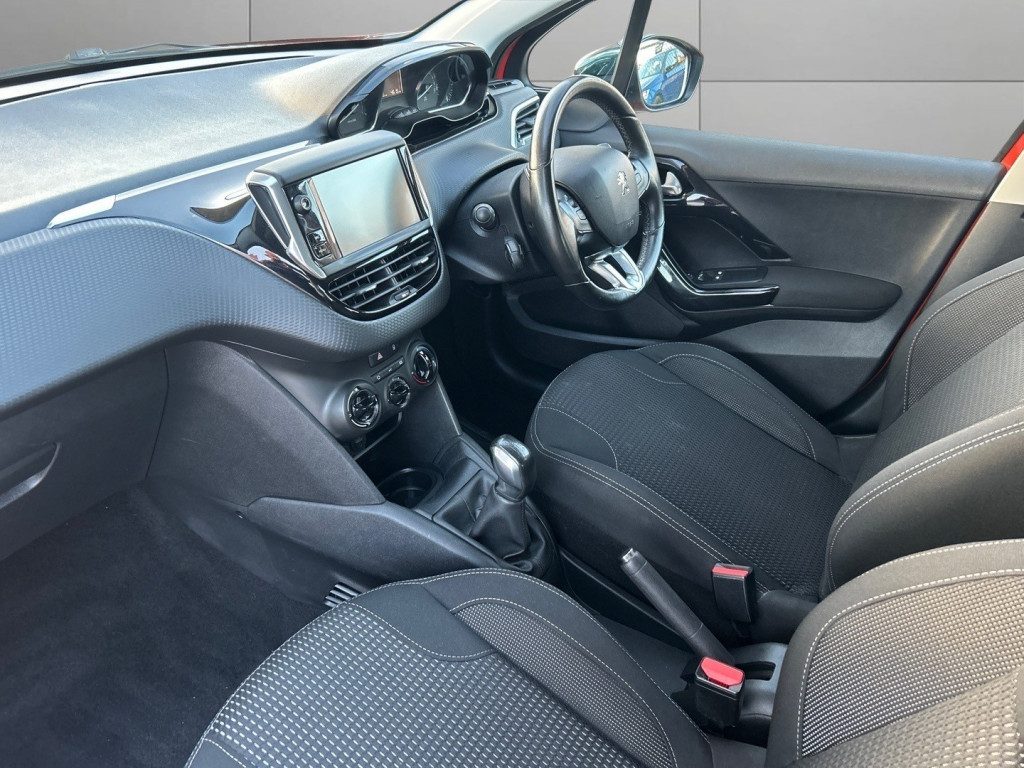 Peugeot 208 - Image 13
