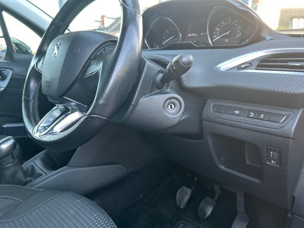 Peugeot 208 - Image 19