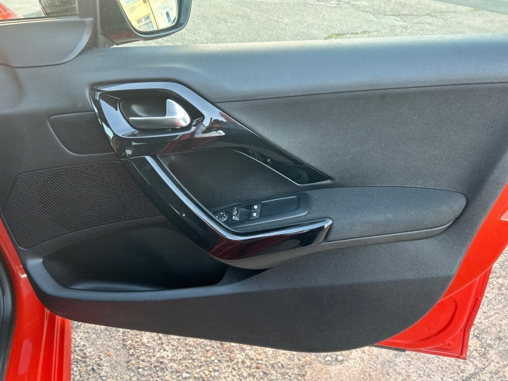 Peugeot 208 - Image 20