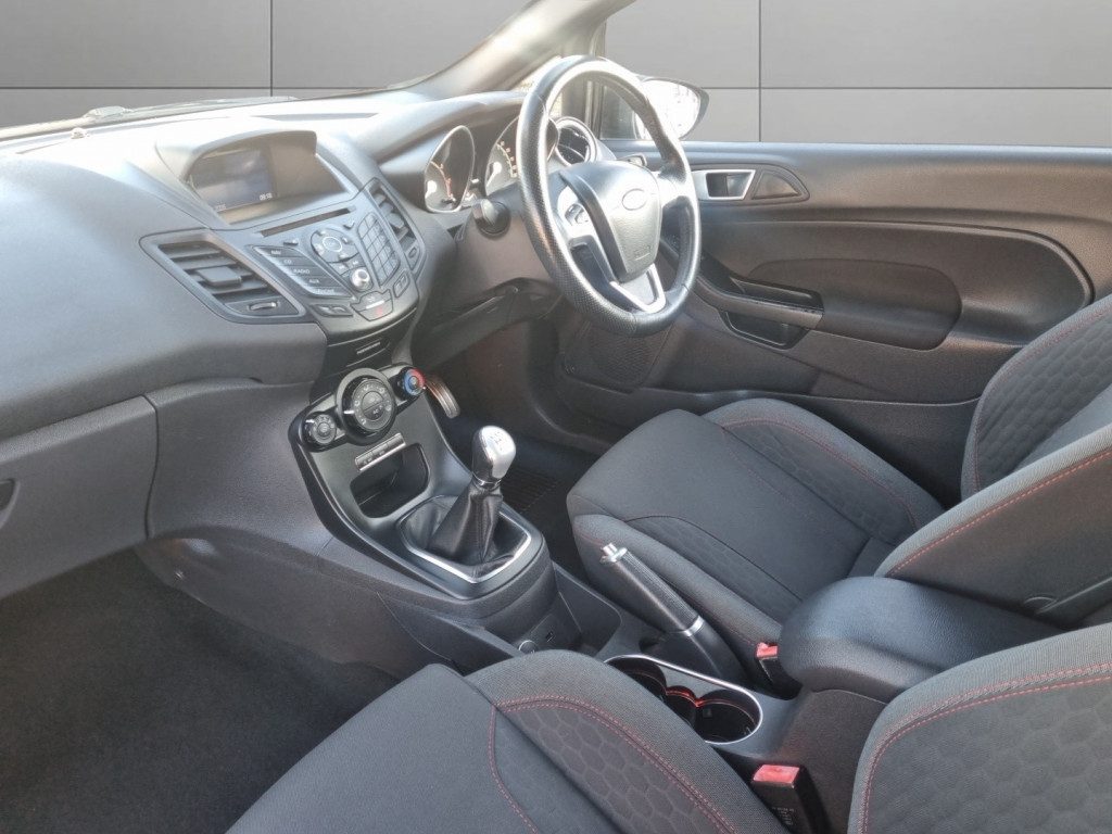 Ford Fiesta - Image 13