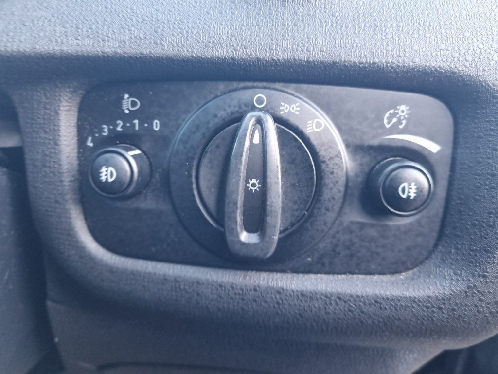 Ford Fiesta - Image 19