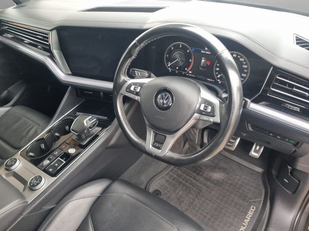 Volkswagen Touareg - Image 10