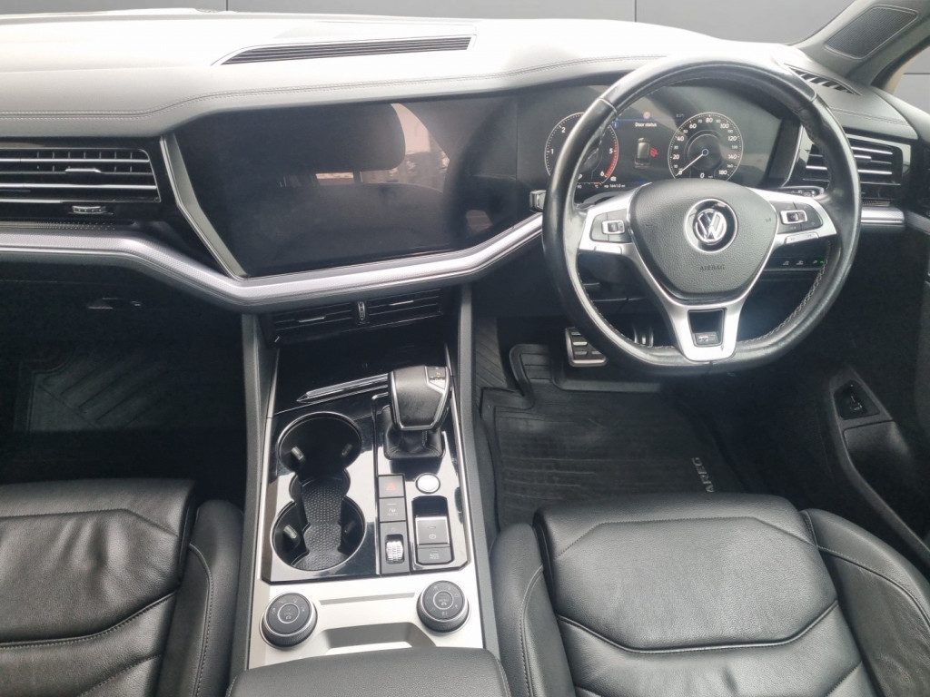 Volkswagen Touareg - Image 11