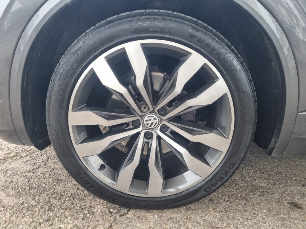 Volkswagen Touareg - Image 15