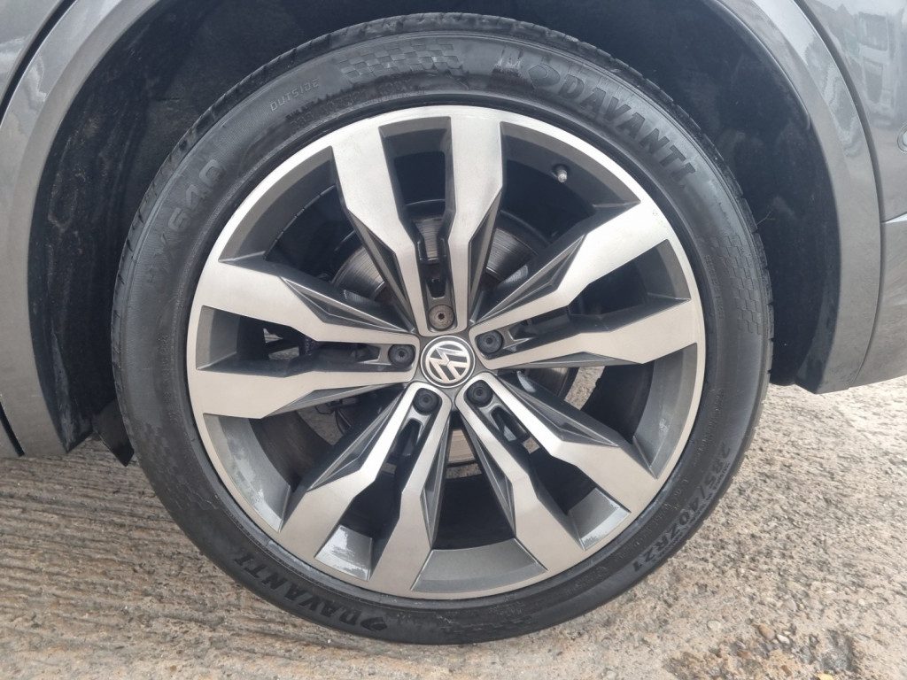 Volkswagen Touareg - Image 16