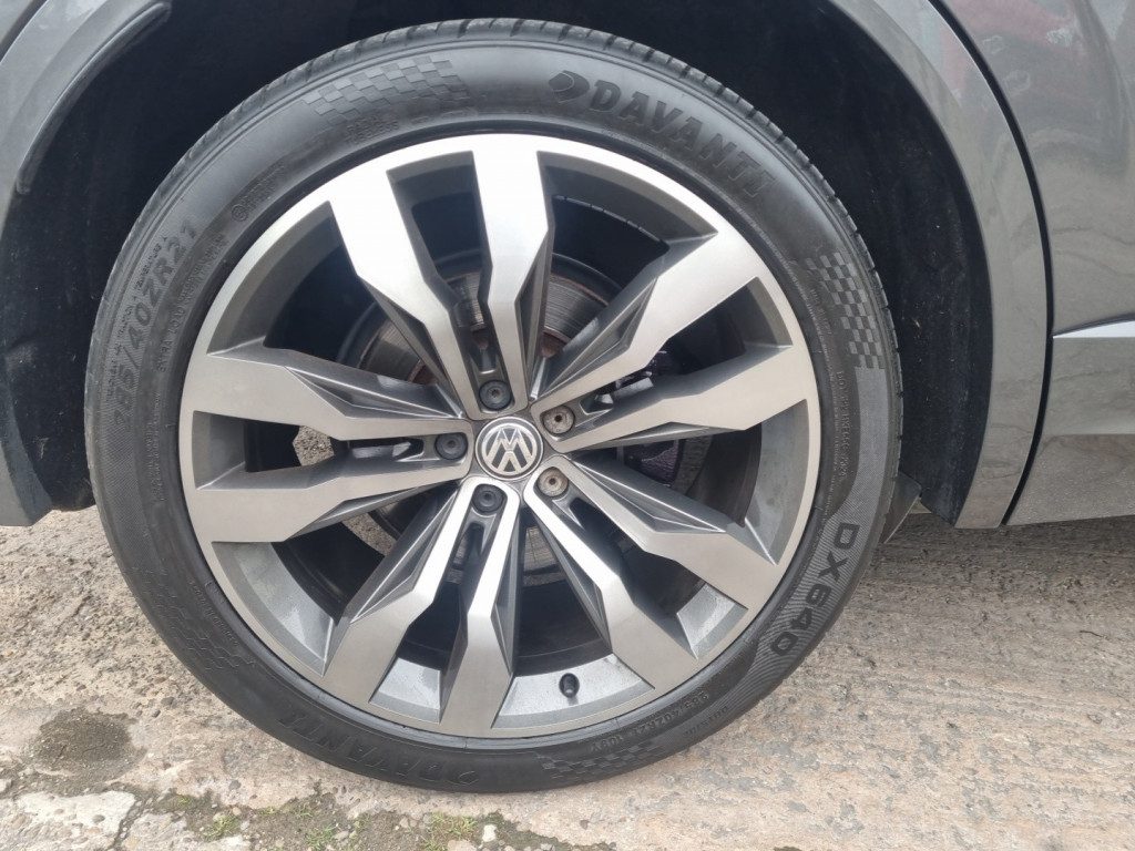 Volkswagen Touareg - Image 17