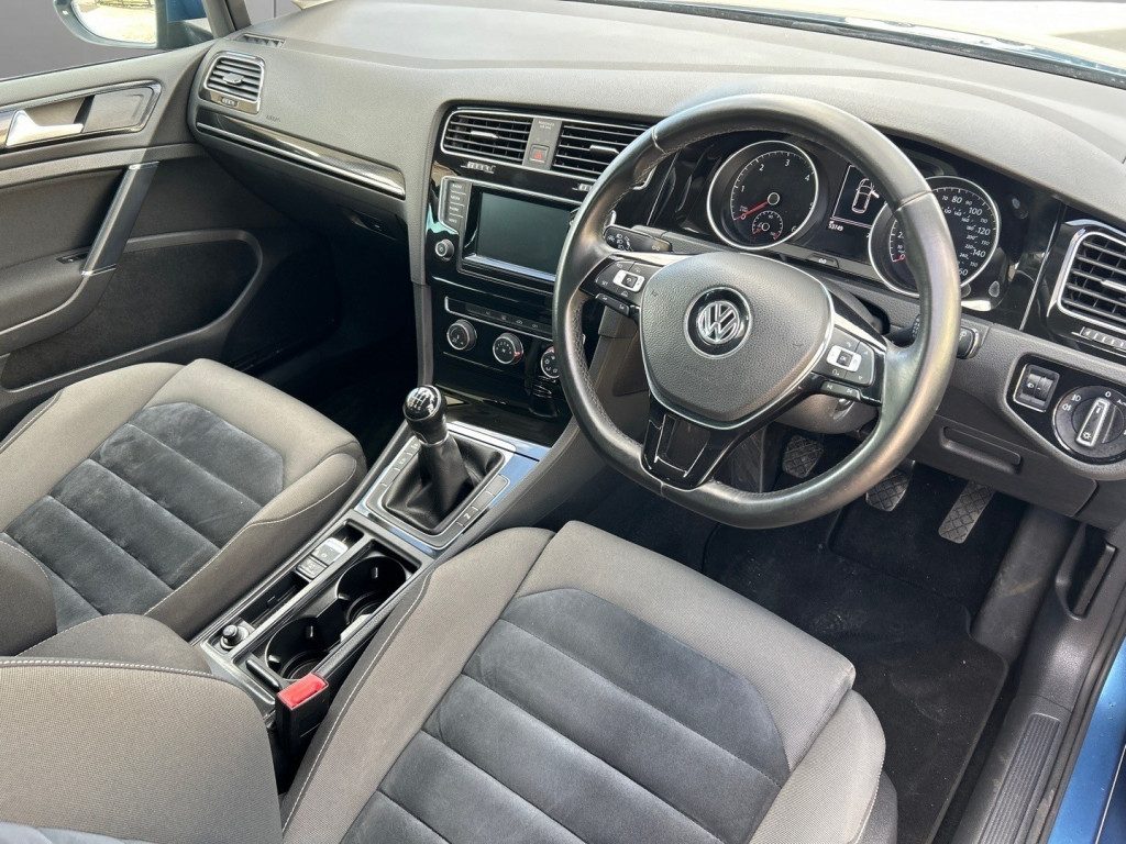 Volkswagen Golf - Image 10