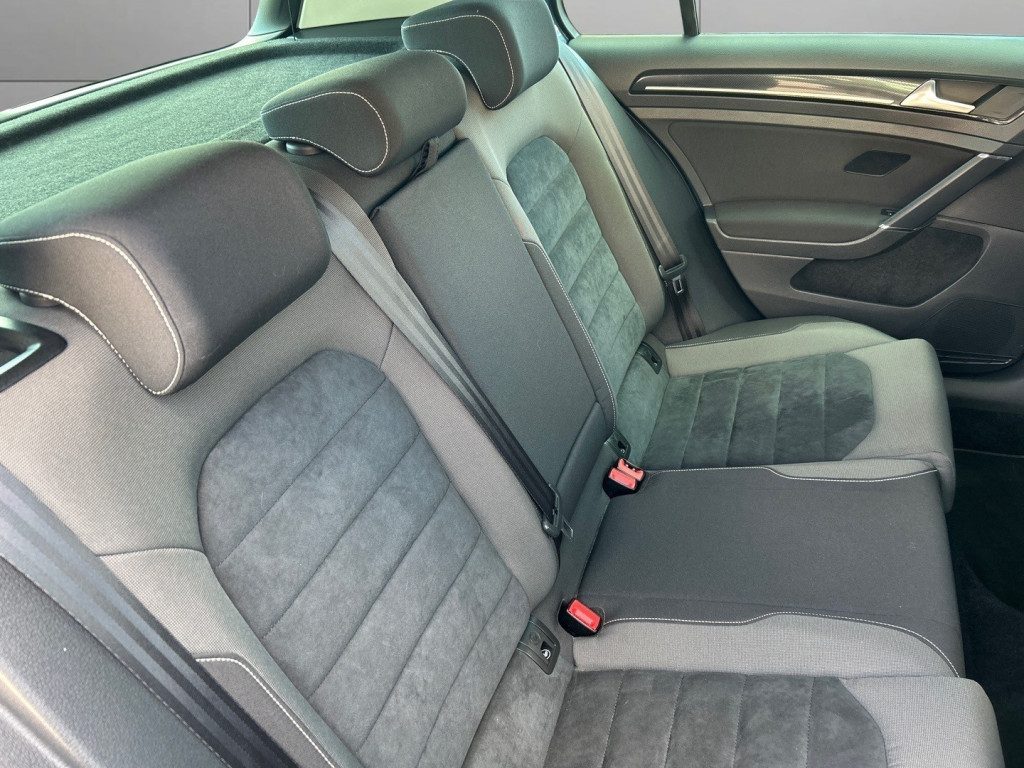 Volkswagen Golf - Image 12