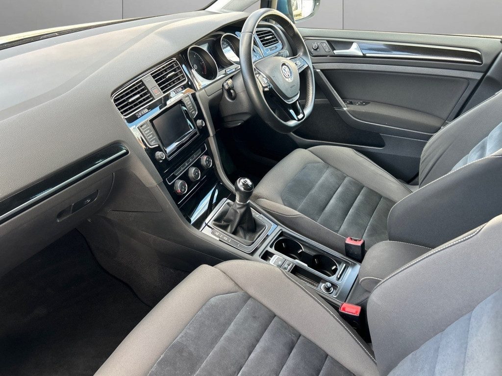 Volkswagen Golf - Image 13