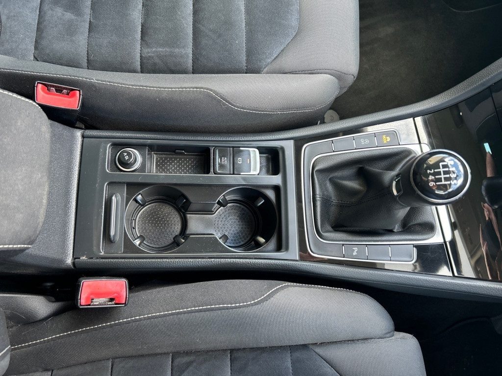 Volkswagen Golf - Image 18