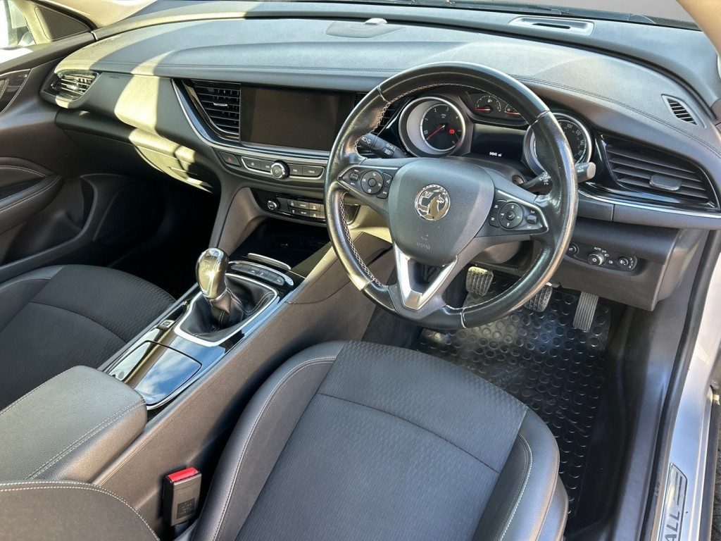 Vauxhall Insignia - Image 10