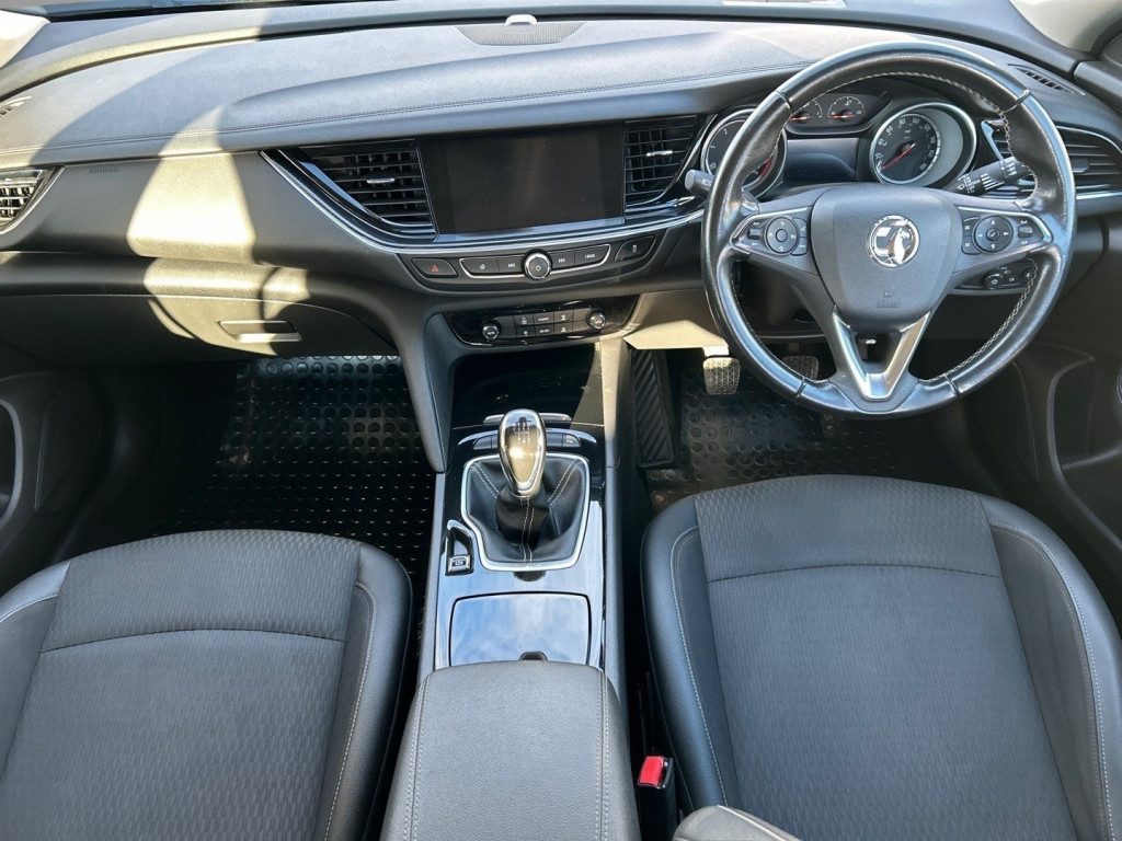 Vauxhall Insignia - Image 11