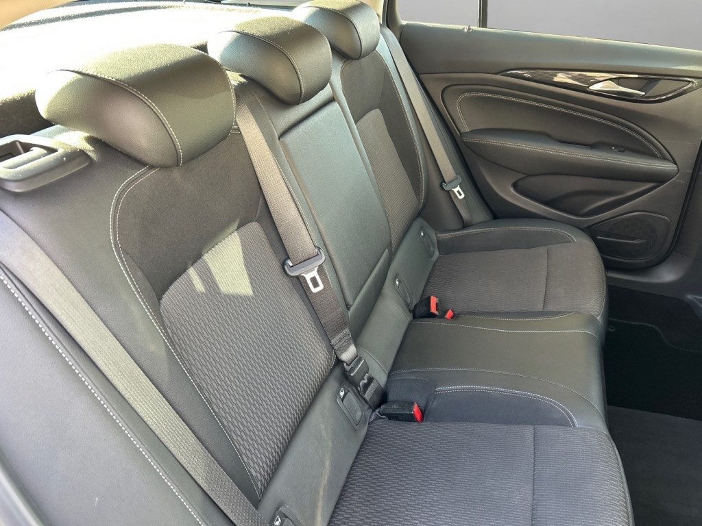 Vauxhall Insignia - Image 12