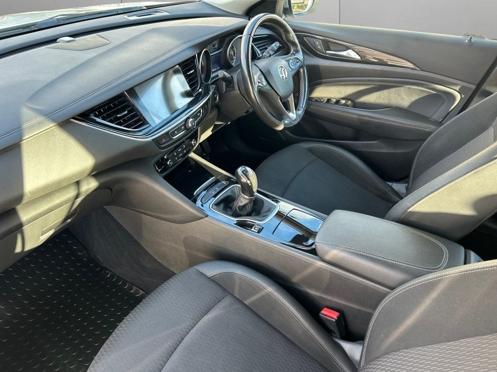 Vauxhall Insignia - Image 13