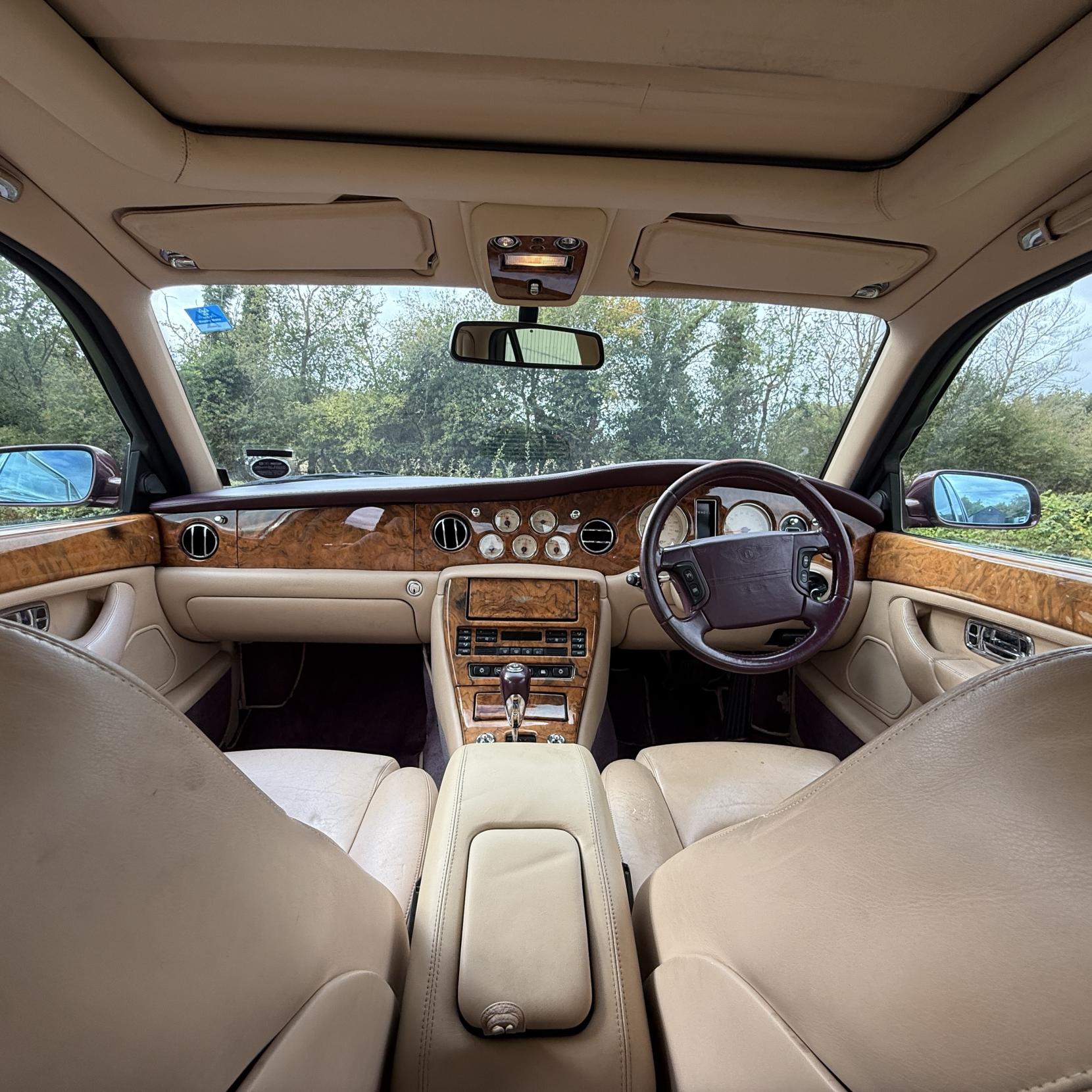 Bentley Arnage - Image 19
