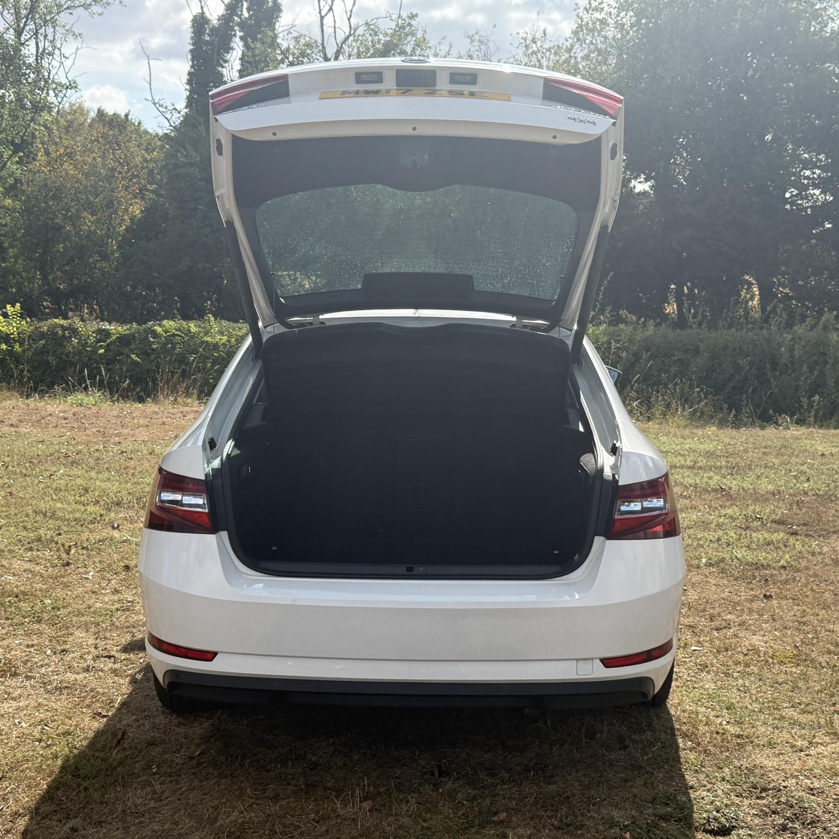 Skoda Superb - Image 9