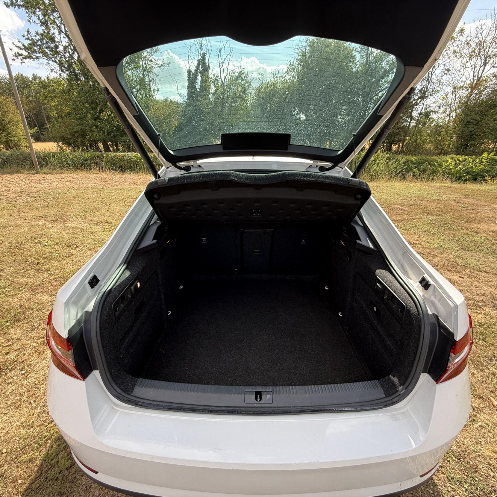 Skoda Superb - Image 10
