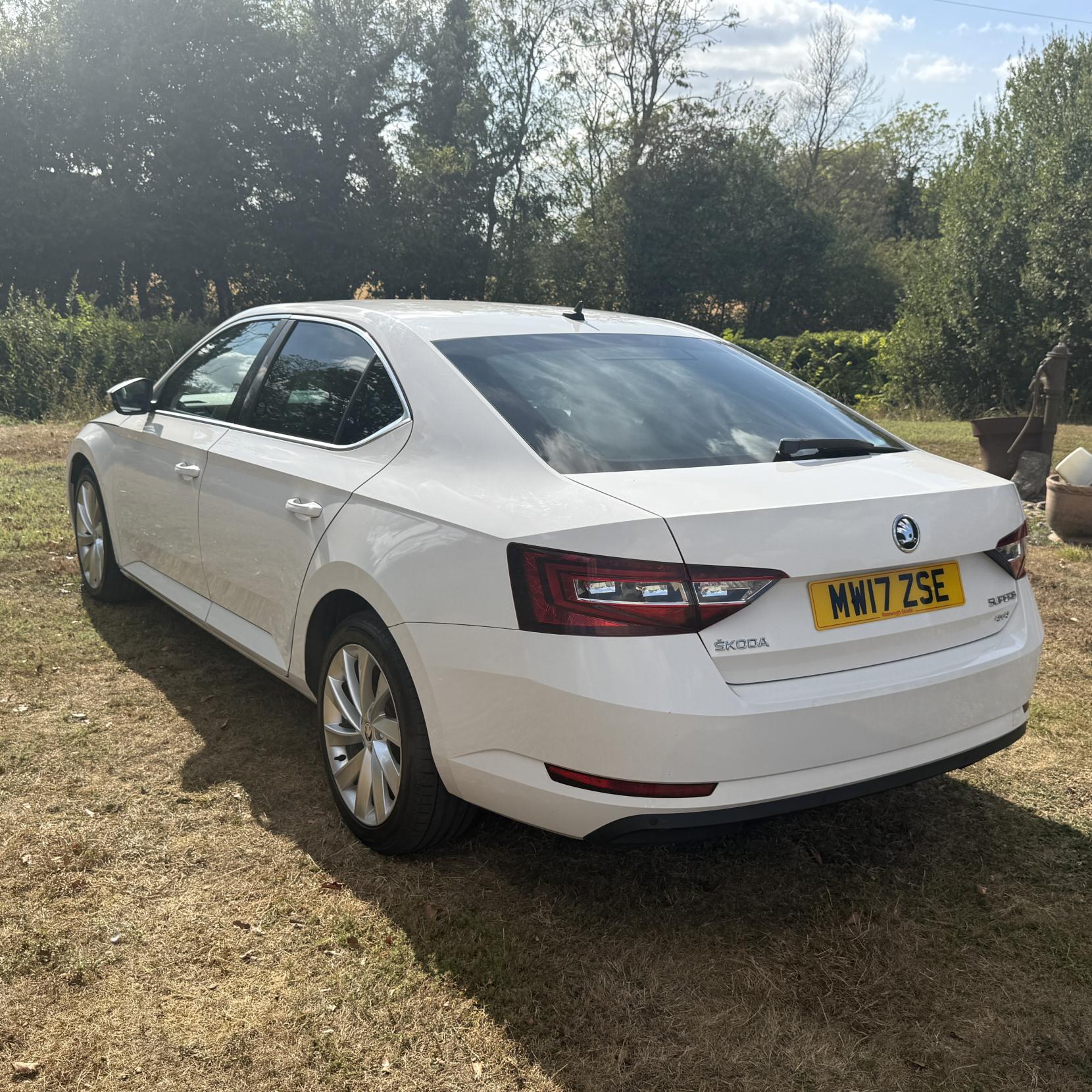 Skoda Superb - Image 12