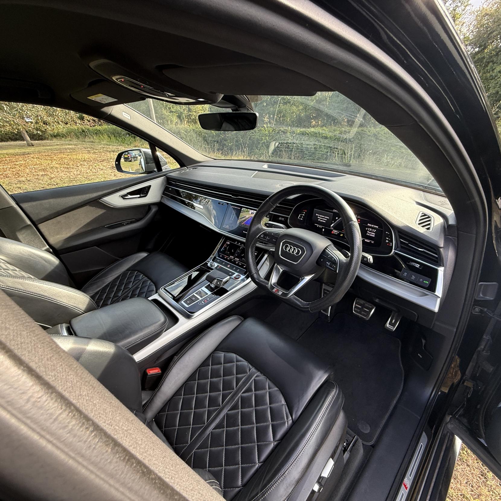 Audi SQ7 - Image 12