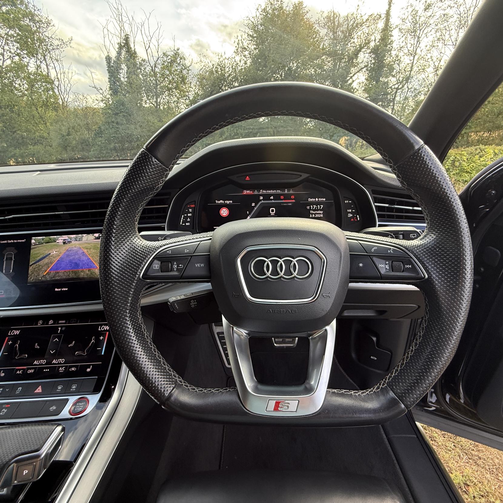Audi SQ7 - Image 13