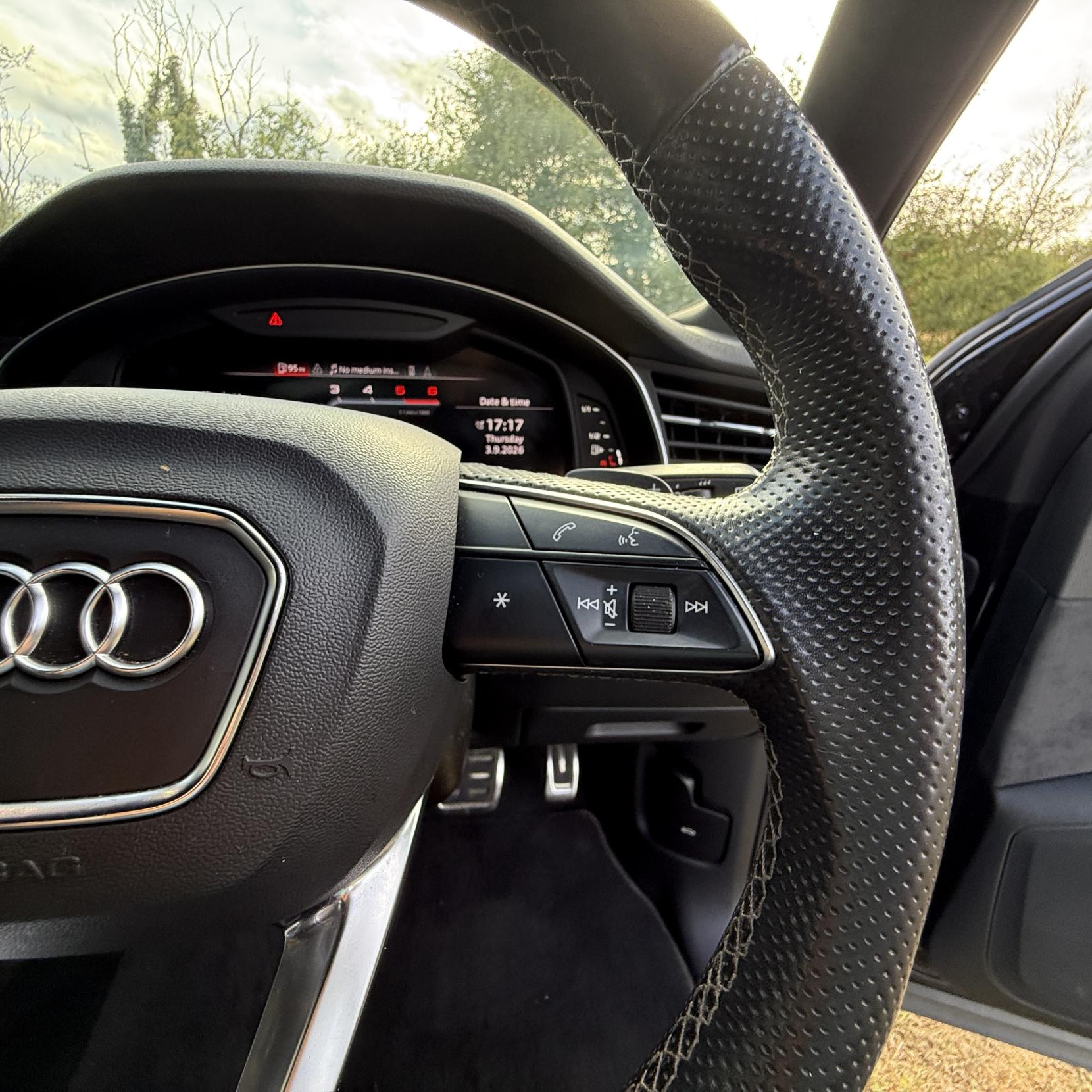 Audi SQ7 - Image 16