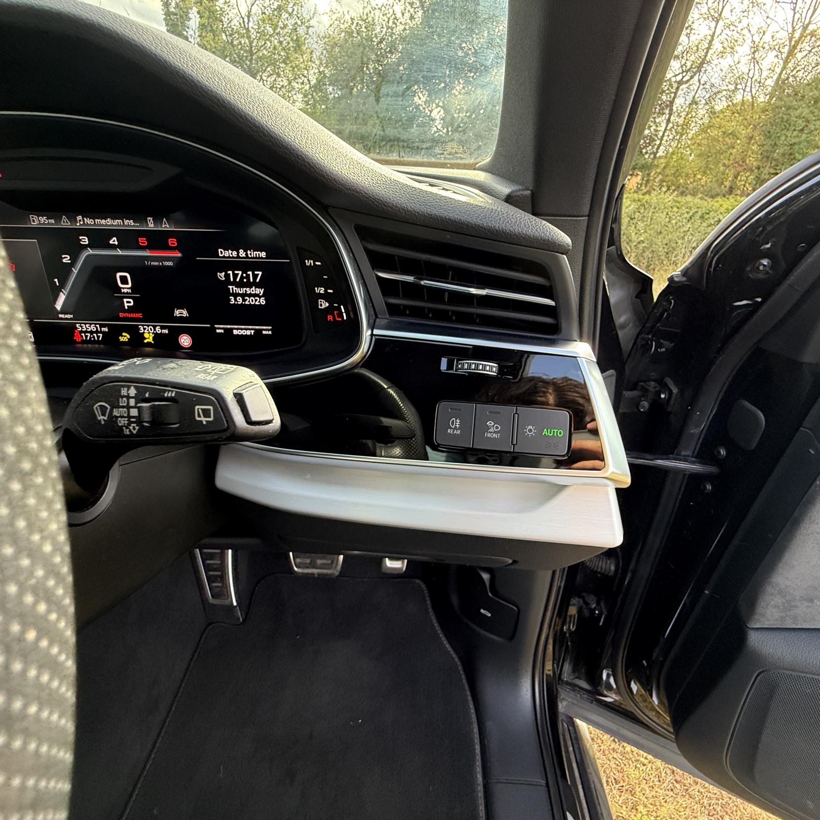 Audi SQ7 - Image 18
