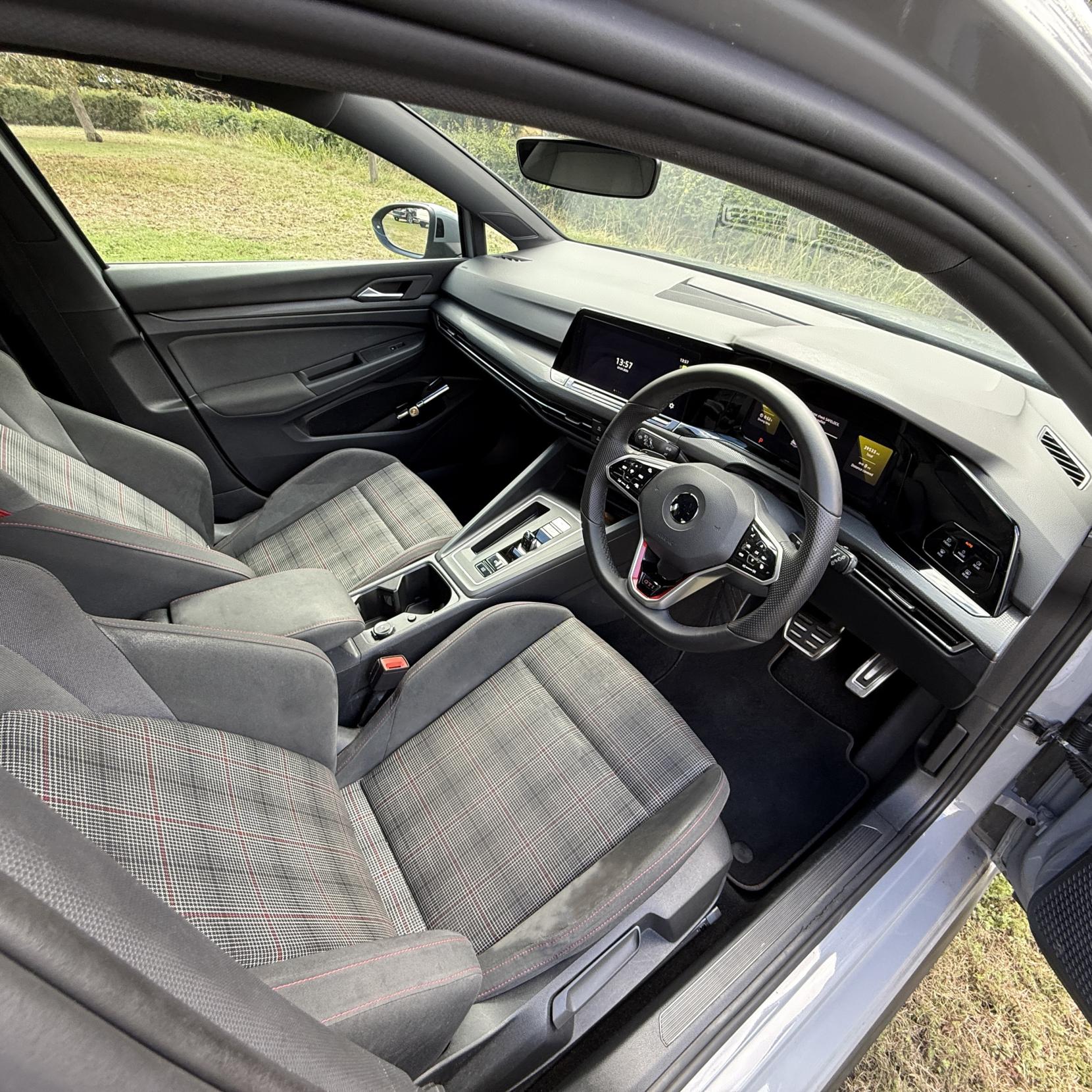 Volkswagen Golf - Image 18