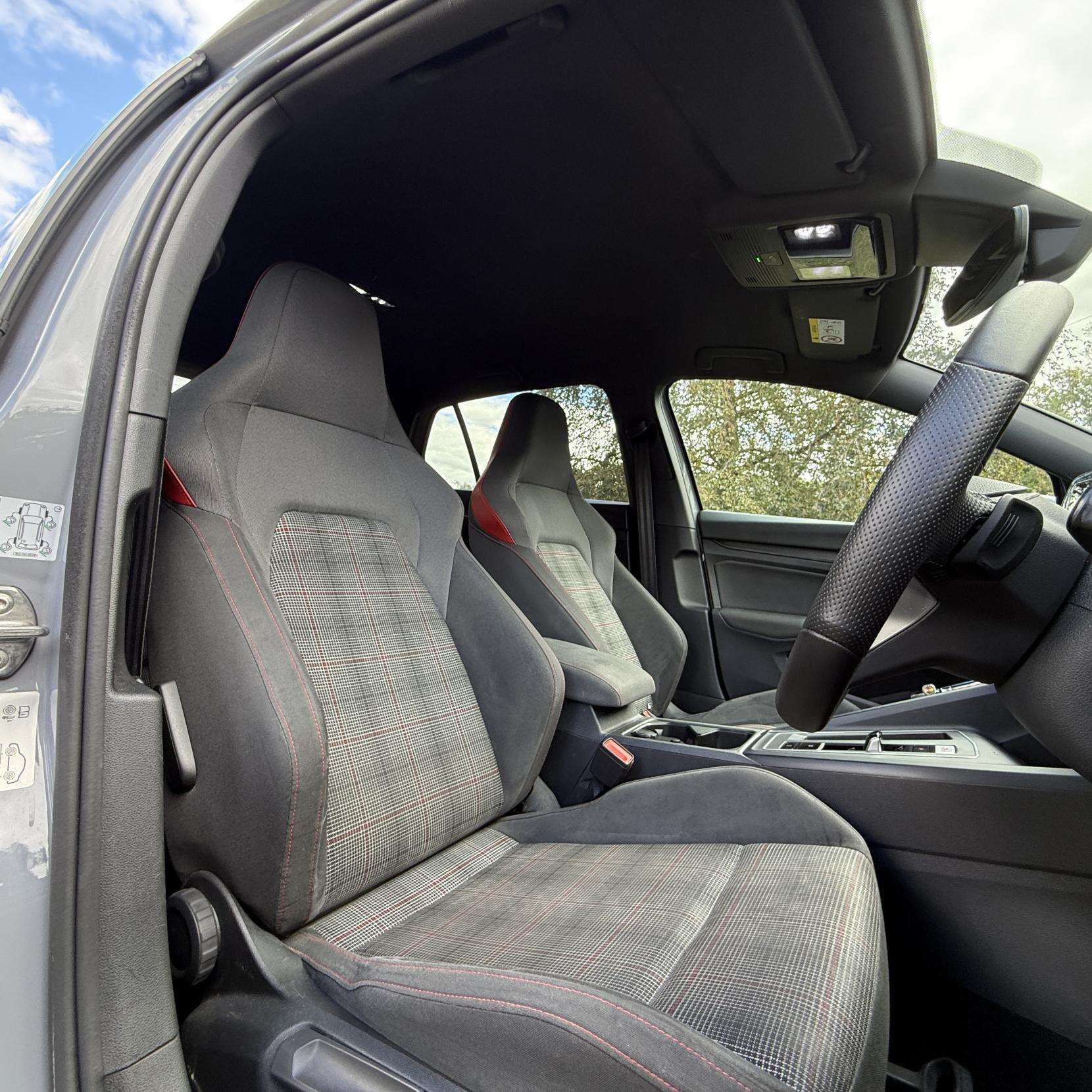 Volkswagen Golf - Image 19