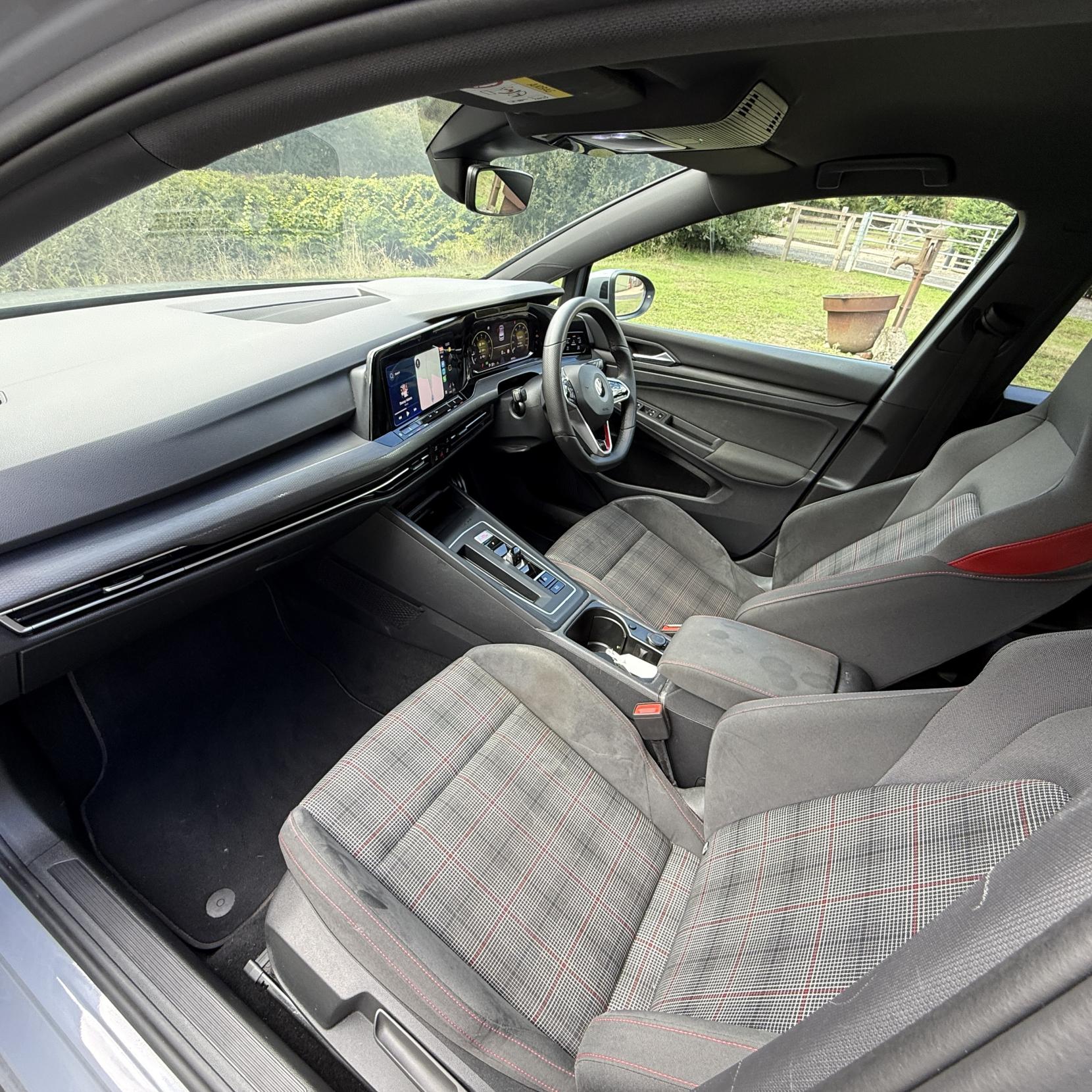 Volkswagen Golf - Image 20