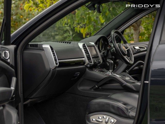 Porsche Cayenne - Image 10